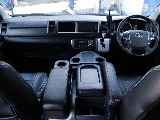 運転席周り！！　FLEXオリジナルアームレスト、カップホルダーが装備され、豪華なコンソールとなっております♪