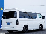 エンブレムがスムージングされたシンプルなリア周りに♪