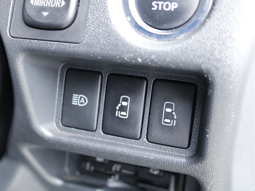 両側パワースライドドア付き☆  運転席から開閉可能です♪