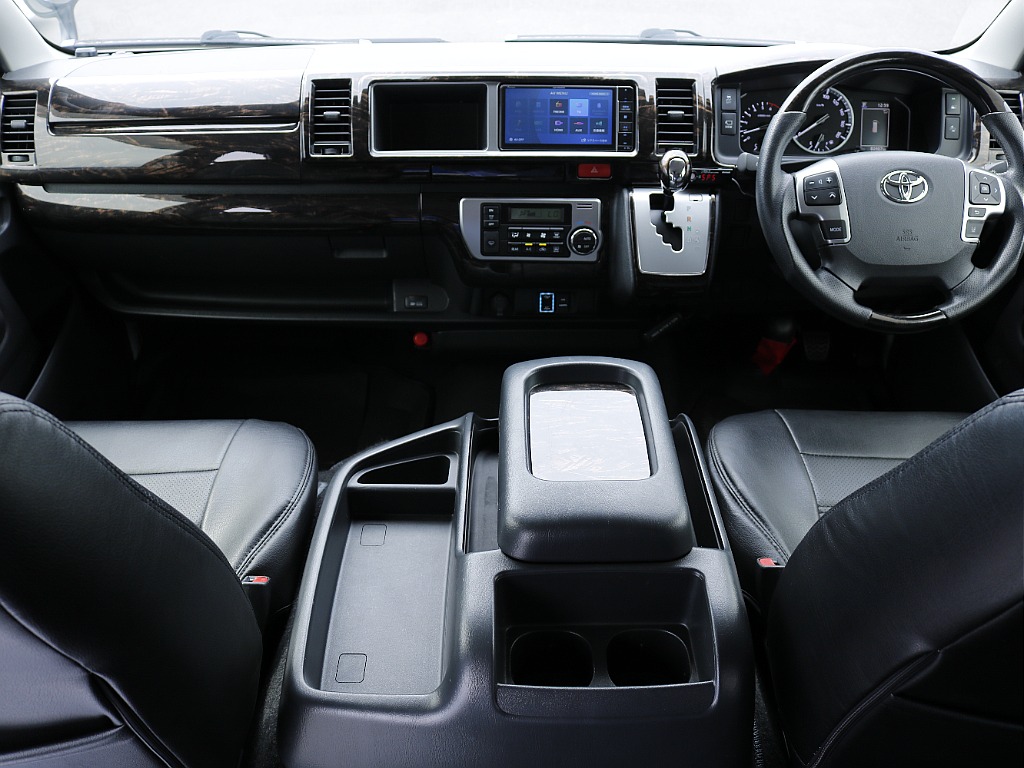 内装まわり☆ 運転席周りにも追加のオプションパーツが盛りだくさんです♪