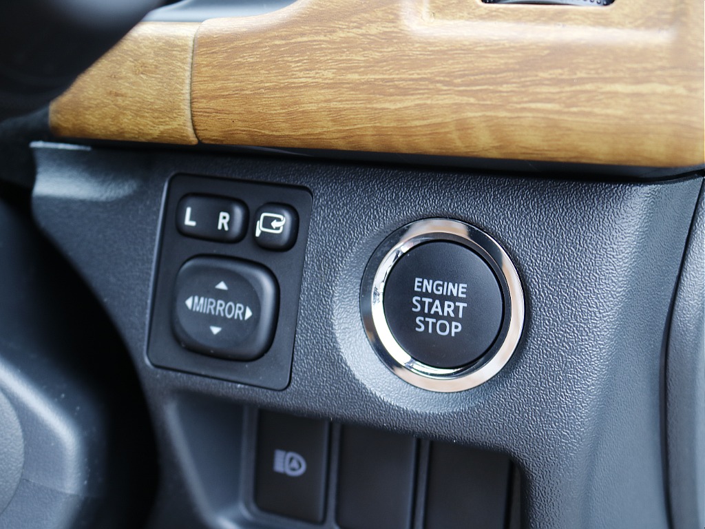 プッシュスタートのお車になります☆スムーズなエンジン始動が可能です☆