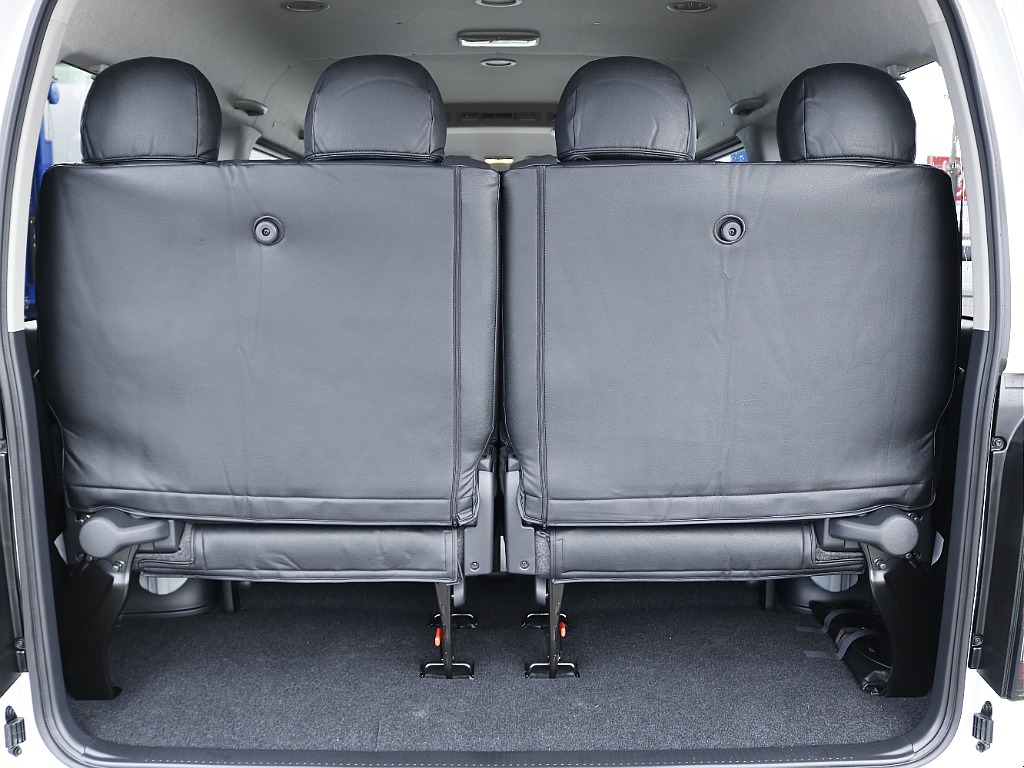 4列目シートは跳ね上げ可能です♪ 荷室も確保できます♪
