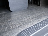 床にはカーゴマットが敷かれ、アウトドア、お仕事でガンガンつかえます♪