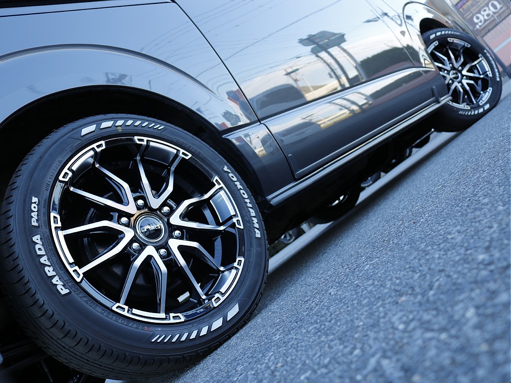 足回りは程よいローダウンとD06アルミホイールの相性が抜群です♪