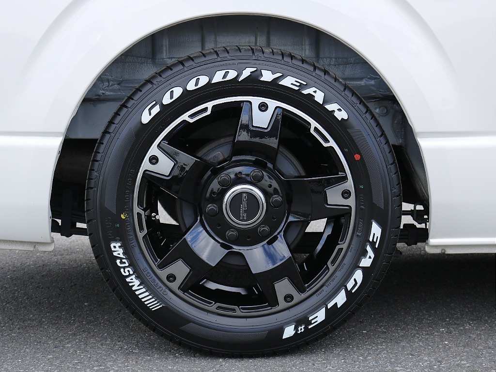 新品デルフ04 17インチアルミホイール、グッドイヤーナスカータイヤを装備☆