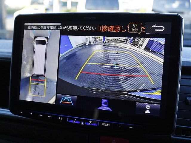 パノラミックビューモニター搭載☆☆ 車格の大きいハイエースワゴンの駐車もこれがあれば楽々です♪