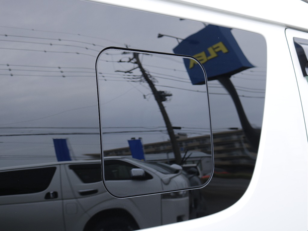 運転席側のリアガラスには小窓が搭載♪