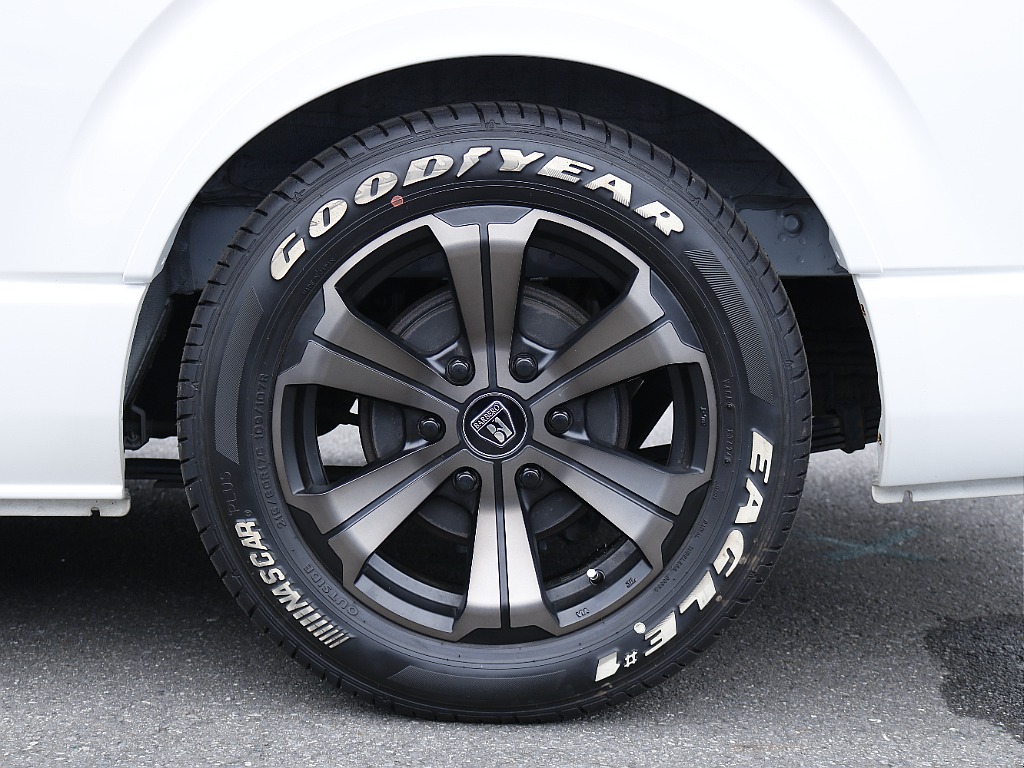 バルベロ１７インチアルル三ホイール装着済み♪