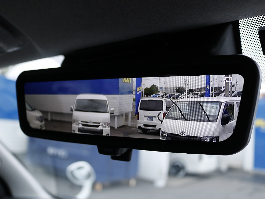 デジタルインナーミラー！ 大人数を乗せても後方確認がしやすい装備です☆