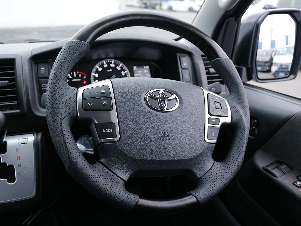 艶消しマホガニー黒木目調　コンビステアリング装着済み☆ インテリアパネル、シフトノブと3点セットのアイテムです☆