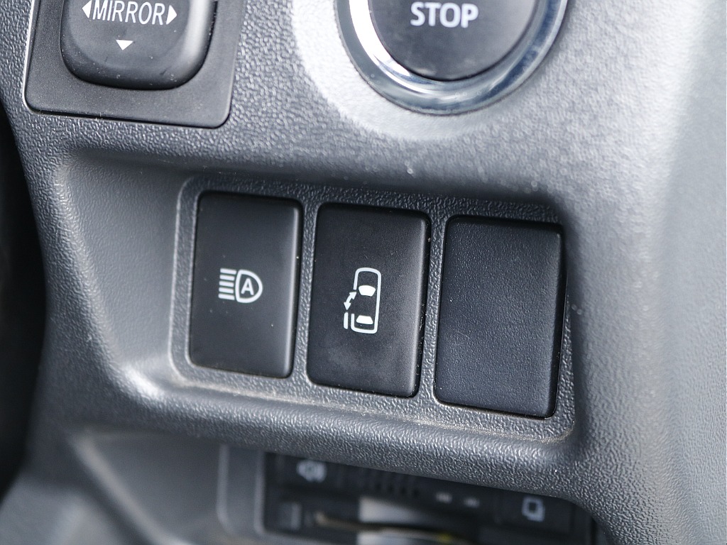 片側パワースライドドア装備♪