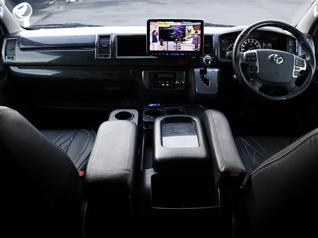 フロントシート回り☆ 内装に負けない豪華な仕上がりです♪