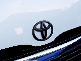 マットブラックに変更されたトヨタエンブレム♪
