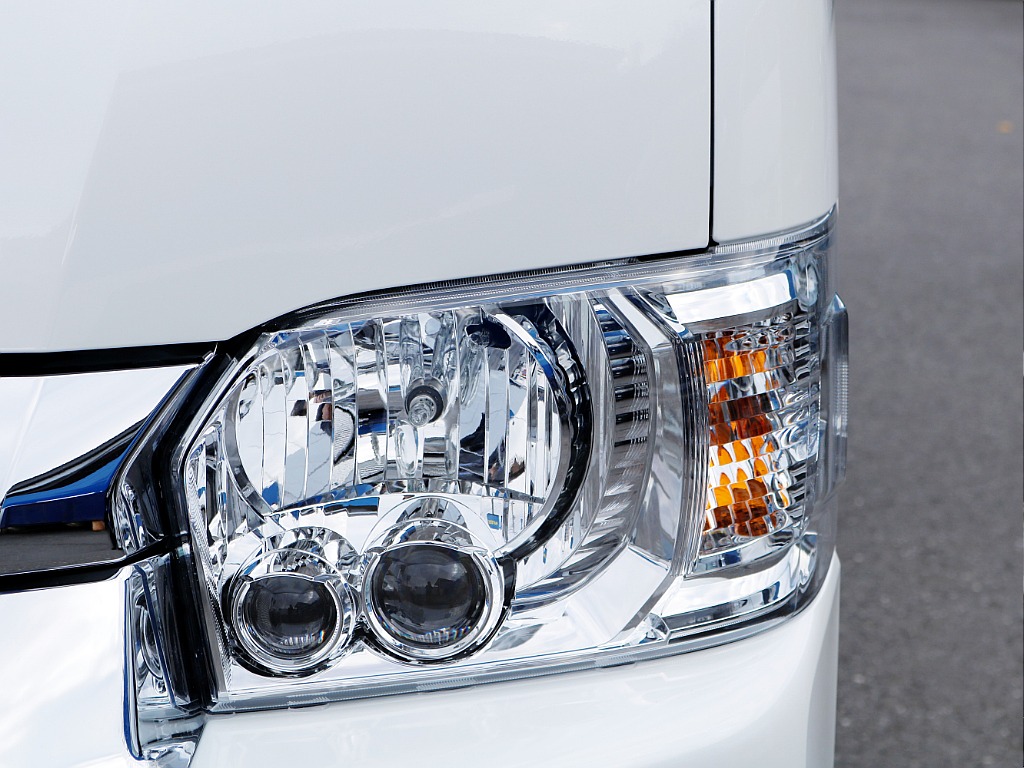 LEDヘッドライト☆ 夜間の運転も快適です♪