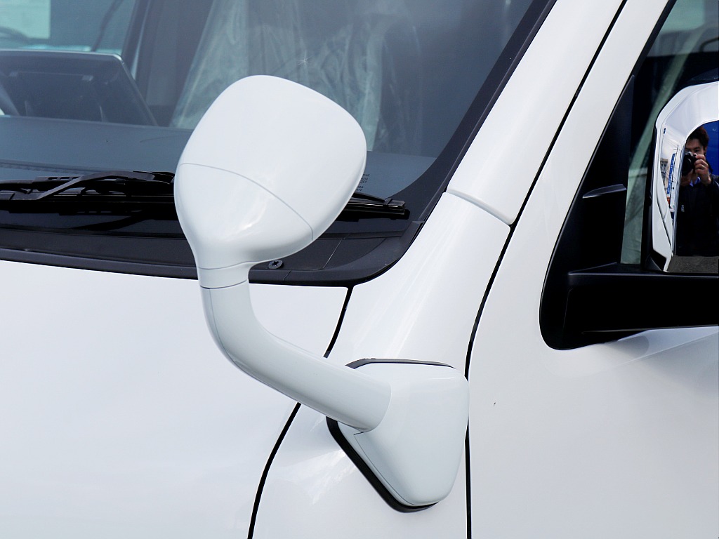 ボディ同色塗装したコーナーミラー☆