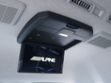 アルパイン12.8インチフリップダウンモニター搭載♪ ハイルーフにふさわしい大画面です♪