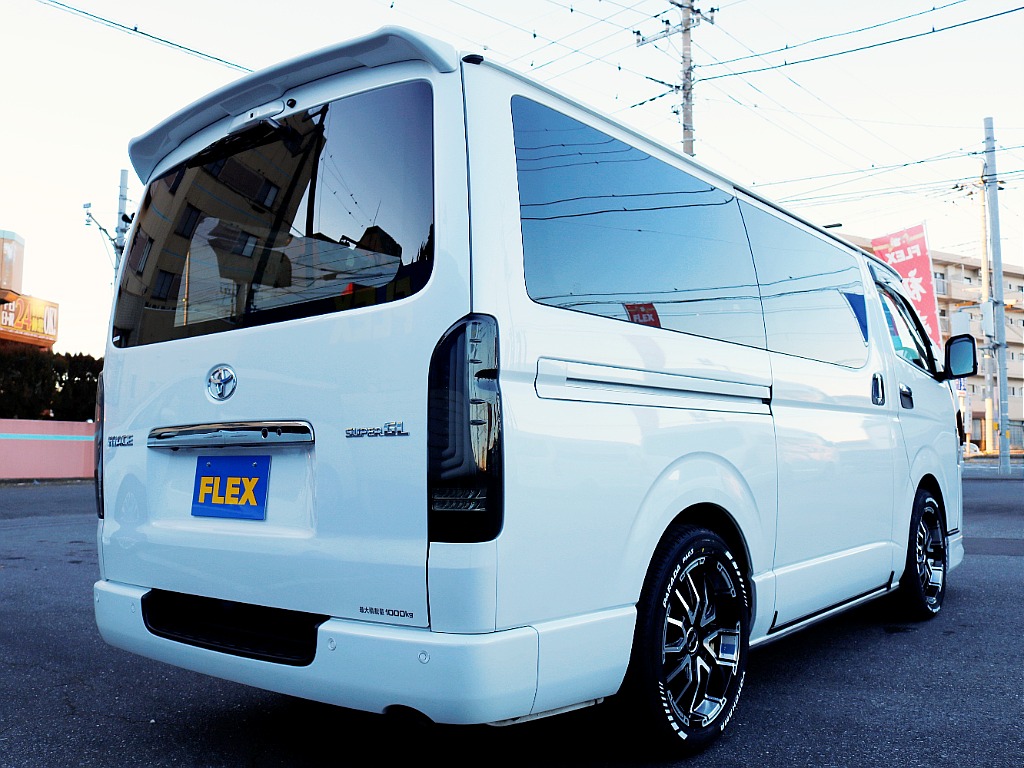 茨城県つくば市にハイエース専門の新車・中古車の展示場を展開！人気のグレード・年式をその場で見比べられます♪皆様のご来場、お問合せを心よりお待ちしております☆