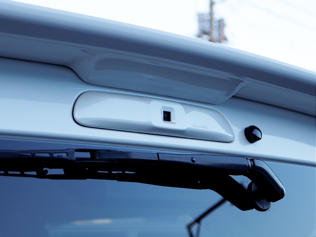 茨城県つくば市にハイエース専門の新車・中古車の展示場を展開！人気のグレード・年式をその場で見比べられます♪皆様のご来場、お問合せを心よりお待ちしております☆