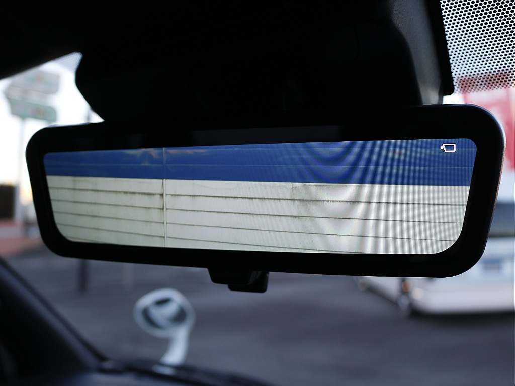 デジタルインナーミラー☆  後方視界がクリアに見えます♪