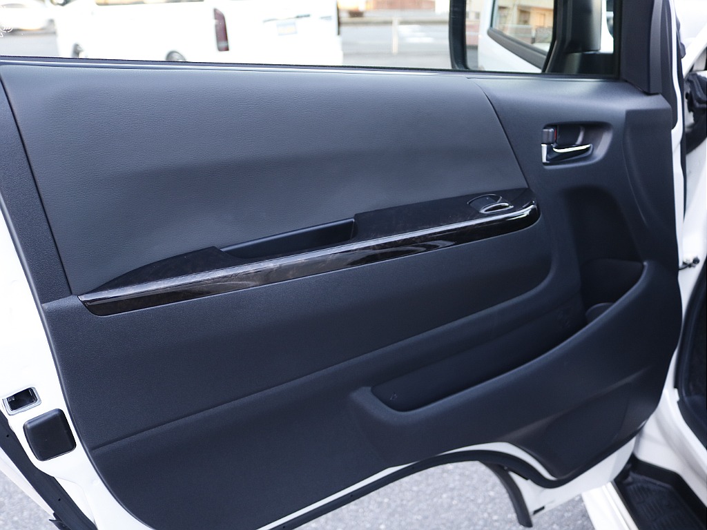 追加カスタムパーツも豊富に取り揃えておりますのでご相談下さい！