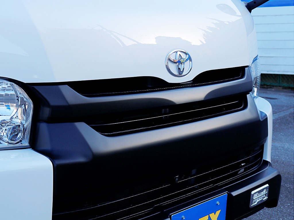 メッキグリルはマッドブラック塗装しております☆