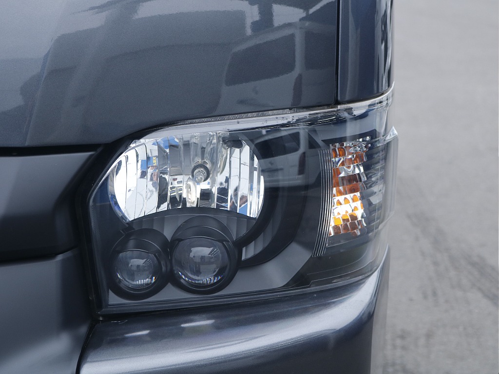 インナーブラックペイントされたヘッドライトです♪