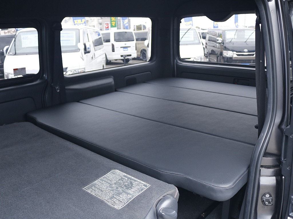 茨城県つくば市にハイエース専門の新車・中古車の展示場を展開！人気のグレード・年式をその場で見比べられます♪皆様のご来場、お問合せを心よりお待ちしております☆