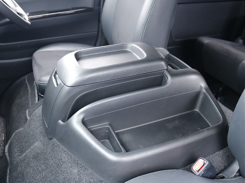 茨城県つくば市にハイエース専門の新車・中古車の展示場を展開！人気のグレード・年式をその場で見比べられます♪皆様のご来場、お問合せを心よりお待ちしております☆