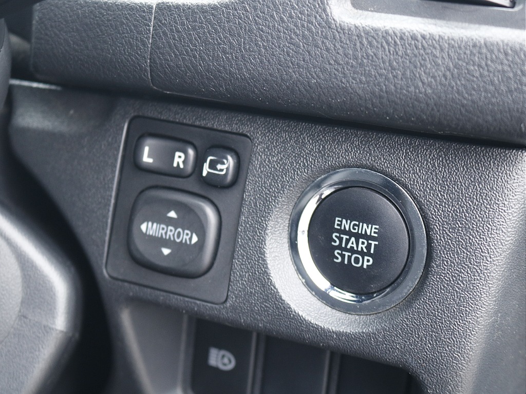 茨城県つくば市にハイエース専門の新車・中古車の展示場を展開！人気のグレード・年式をその場で見比べられます♪皆様のご来場、お問合せを心よりお待ちしております☆