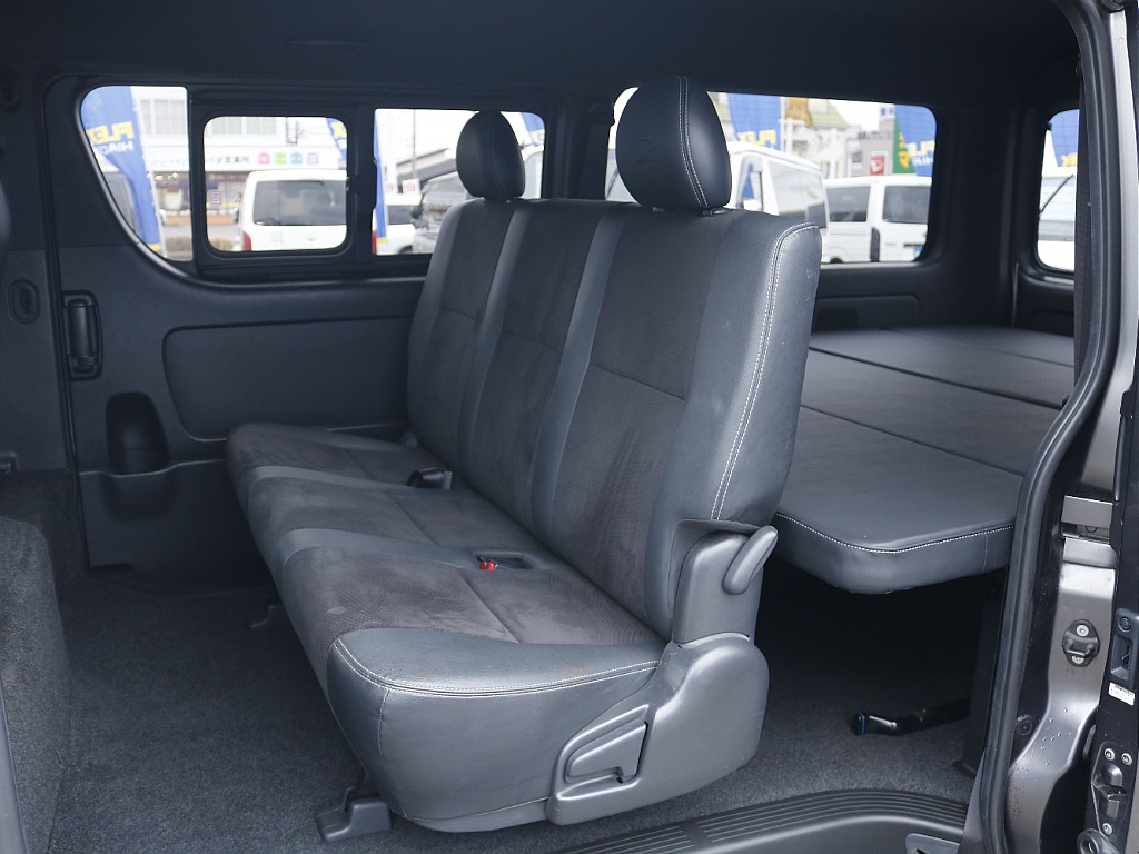 リアシートもハーフレザーです♪