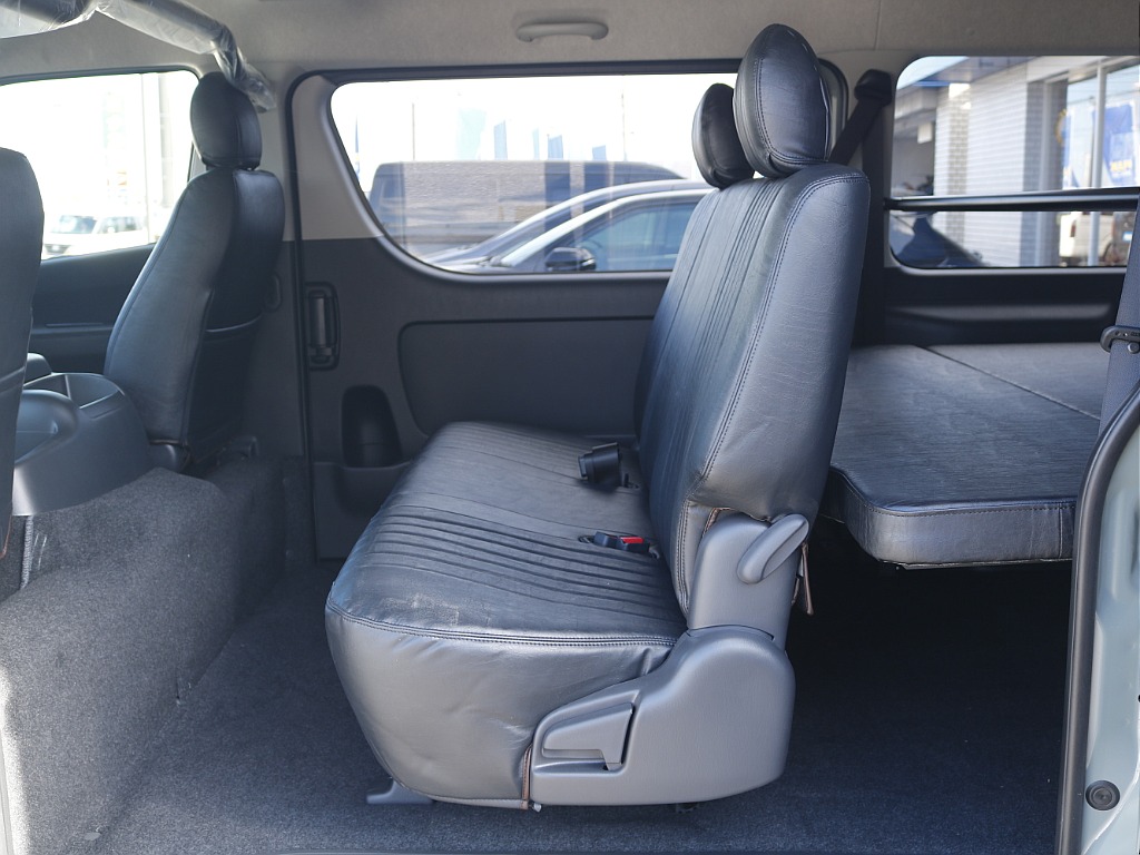 茨城県つくば市にハイエース専門の新車・中古車の展示場を展開！人気のグレード・年式をその場で見比べられます♪皆様のご来場、お問合せを心よりお待ちしております☆