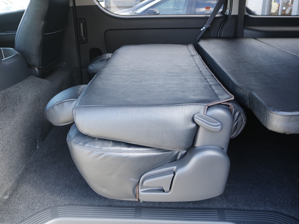 茨城県つくば市にハイエース専門の新車・中古車の展示場を展開！人気のグレード・年式をその場で見比べられます♪皆様のご来場、お問合せを心よりお待ちしております☆