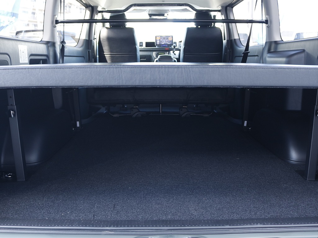 茨城県つくば市にハイエース専門の新車・中古車の展示場を展開！人気のグレード・年式をその場で見比べられます♪皆様のご来場、お問合せを心よりお待ちしております☆