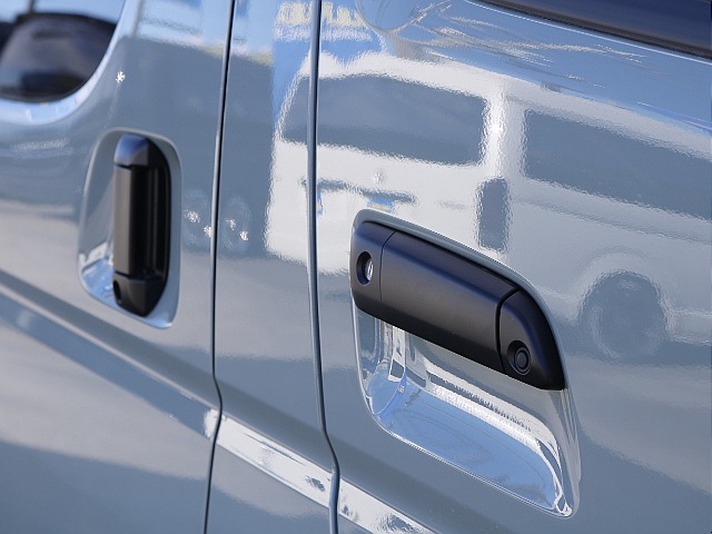 メッキパーツを全て塗装しメリハリのある一台に♪