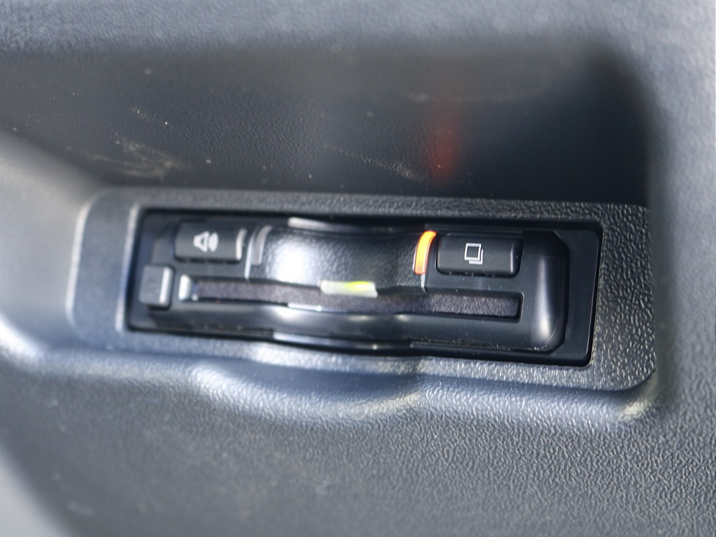 茨城県つくば市にハイエース専門の新車・中古車の展示場を展開！人気のグレード・年式をその場で見比べられます♪皆様のご来場、お問合せを心よりお待ちしております☆