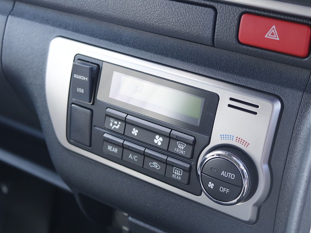 茨城県つくば市にハイエース専門の新車・中古車の展示場を展開！人気のグレード・年式をその場で見比べられます♪皆様のご来場、お問合せを心よりお待ちしております☆