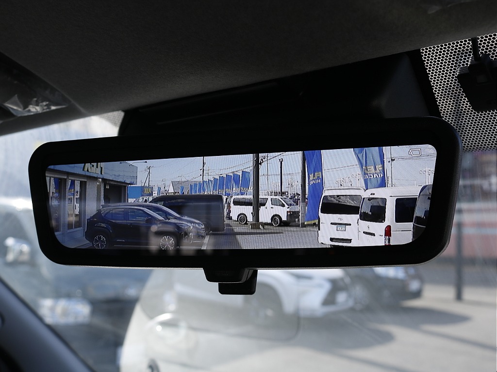 茨城県つくば市にハイエース専門の新車・中古車の展示場を展開！人気のグレード・年式をその場で見比べられます♪皆様のご来場、お問合せを心よりお待ちしております☆