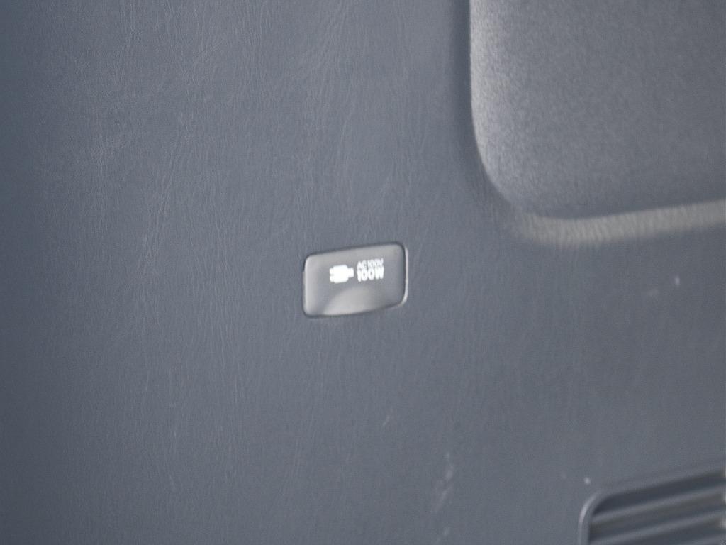 茨城県つくば市にハイエース専門の新車・中古車の展示場を展開！人気のグレード・年式をその場で見比べられます♪皆様のご来場、お問合せを心よりお待ちしております☆