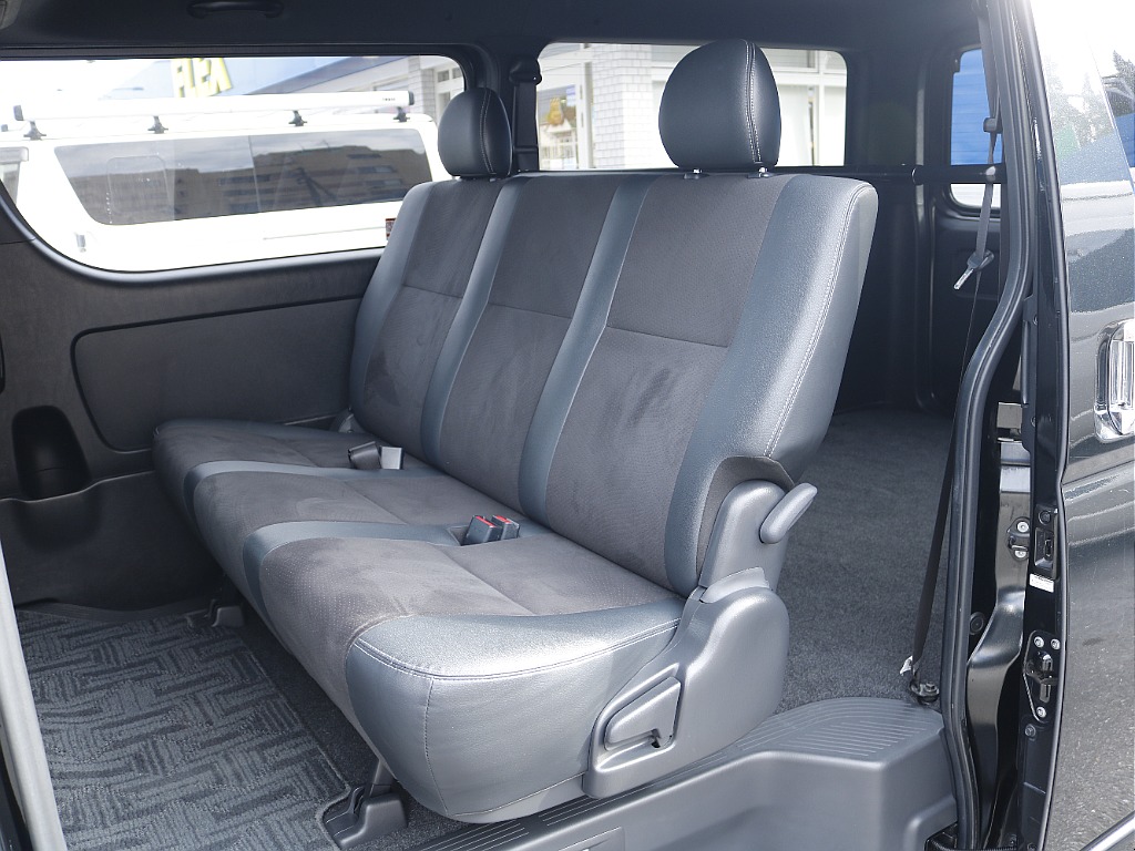 茨城県つくば市にハイエース専門の新車・中古車の展示場を展開！人気のグレード・年式をその場で見比べられます♪皆様のご来場、お問合せを心よりお待ちしております☆