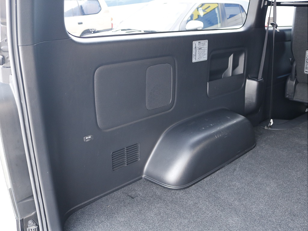 茨城県つくば市にハイエース専門の新車・中古車の展示場を展開！人気のグレード・年式をその場で見比べられます♪皆様のご来場、お問合せを心よりお待ちしております☆