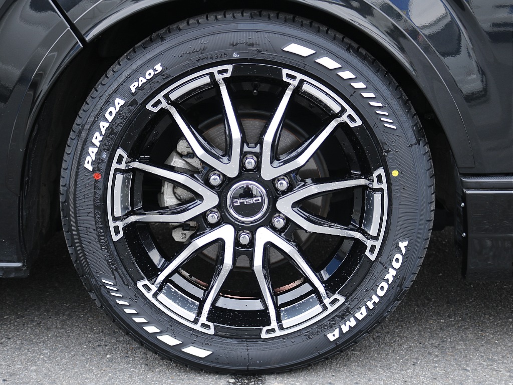 タイヤはヨコハマＰＡＲＡＤＡ１８インチホワイトレター！