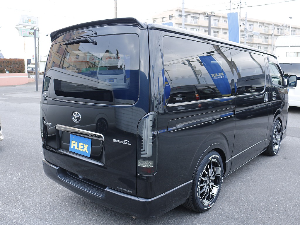 茨城県つくば市にハイエース専門の新車・中古車の展示場を展開！人気のグレード・年式をその場で見比べられます♪皆様のご来場、お問合せを心よりお待ちしております☆