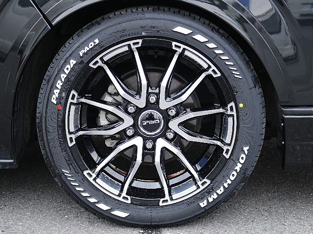 タイヤはヨコハマＰＡＲＡＤＡ１８インチホワイトレター！