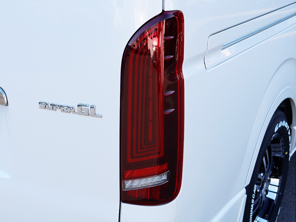 リアテールランプも交換済みです♪