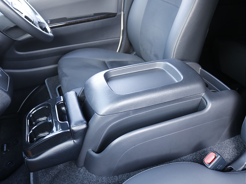 茨城県つくば市にハイエース専門の新車・中古車の展示場を展開！人気のグレード・年式をその場で見比べられます♪皆様のご来場、お問合せを心よりお待ちしております☆