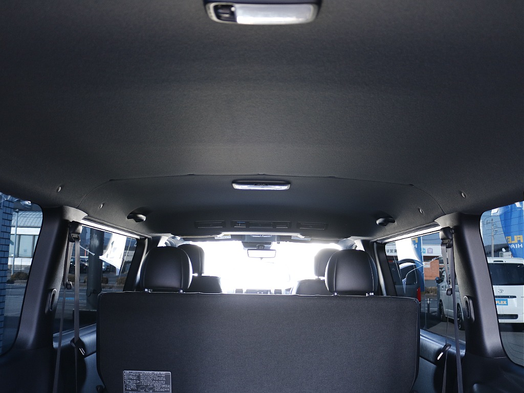 茨城県つくば市にハイエース専門の新車・中古車の展示場を展開！人気のグレード・年式をその場で見比べられます♪皆様のご来場、お問合せを心よりお待ちしております☆