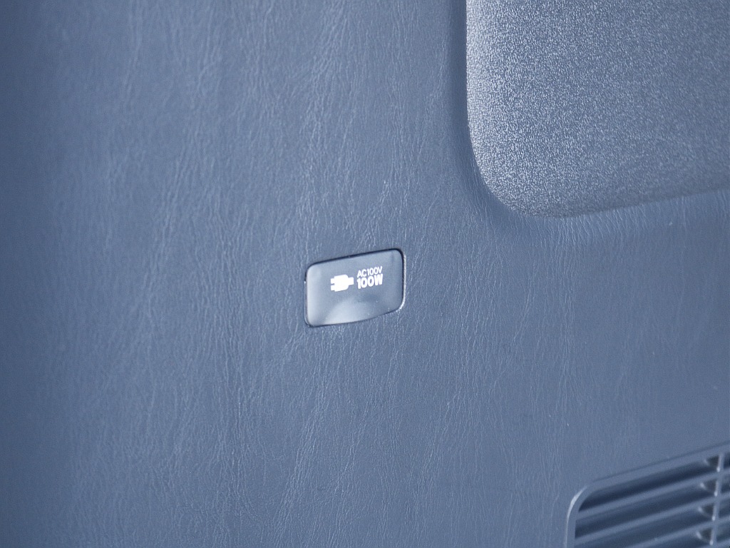 茨城県つくば市にハイエース専門の新車・中古車の展示場を展開！人気のグレード・年式をその場で見比べられます♪皆様のご来場、お問合せを心よりお待ちしております☆