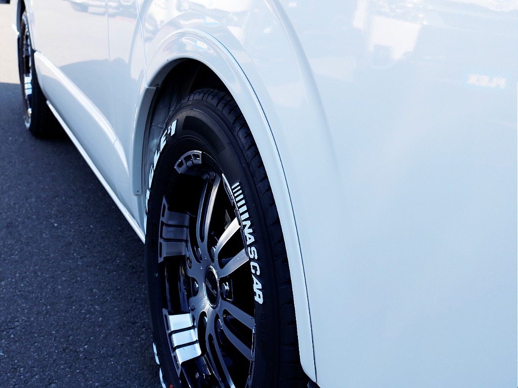 茨城県つくば市にハイエース専門の新車・中古車の展示場を展開！人気のグレード・年式をその場で見比べられます♪皆様のご来場、お問合せを心よりお待ちしております☆