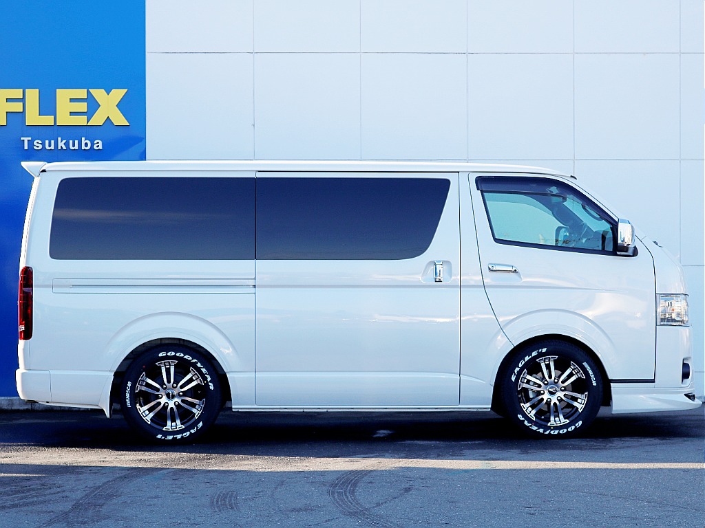 茨城県つくば市にハイエース専門の新車・中古車の展示場を展開！人気のグレード・年式をその場で見比べられます♪皆様のご来場、お問合せを心よりお待ちしております☆
