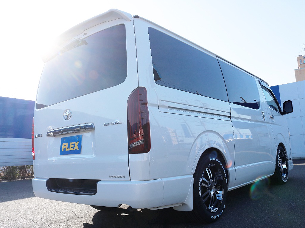 茨城県つくば市にハイエース専門の新車・中古車の展示場を展開！人気のグレード・年式をその場で見比べられます♪皆様のご来場、お問合せを心よりお待ちしております☆